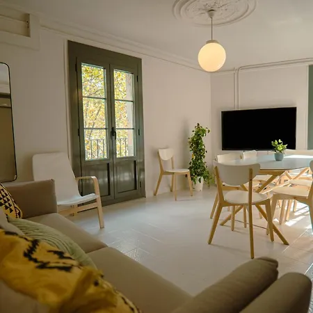 Smartr Barcelona Ramblas Aparthotel 2*