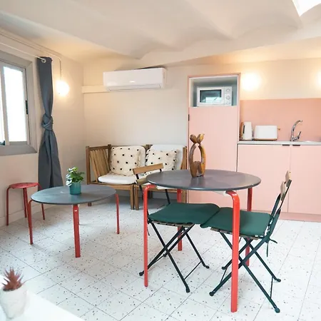 Smartr Barcelona Ramblas Aparthotel 2*