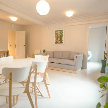 Smartr Barcelona Ramblas Aparthotel 2*